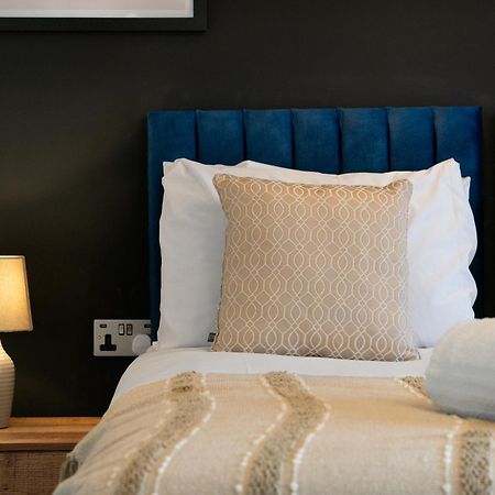 Newark House Premium Apartments With Sofa Beds - Wifi - Free Parking - Perfect For Contractors! Пітерборо Екстер'єр фото